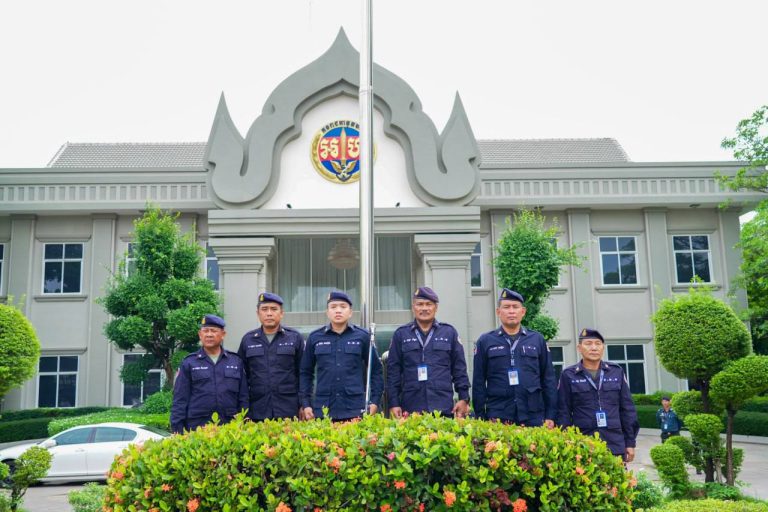 លោកឧត្តមសេនីយ៍ត្រី បុត្រ កំព្រា មេបញ្ជាការរង កងរាជអាវុធហត្ថរាជធានីភ្នំពេញ ទទួលការងារហ្វឹកហ្វឺន បានដឹកនាំក្រុមការងារ ទទួលស្វាគមន៍ក្រុមការងារជំនាញ កងរាជអាវុធហត្ថលើផ្ទៃប្រទេស …