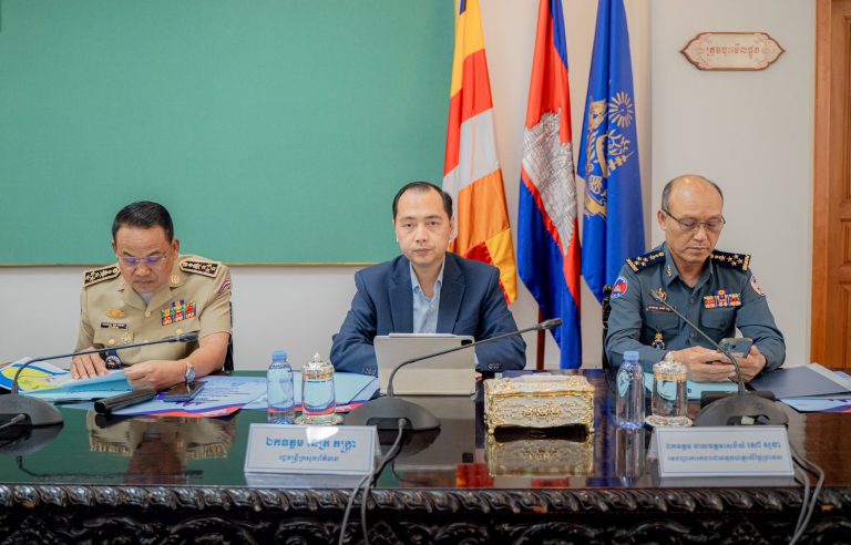 កិច្ចប្រជុំដើម្បីត្រួតពិនិត្យការងាររៀបចំការធ្វើដំណើរថ្មើរជើង “Solidarity March” ដើម្បីបង្ហាញការរួមគ្នាជាធ្លុងមួយ គាំទ្រដល់រាជរដ្ឋាភិបាល និងកងកម្លាំងជួរមុខកម្ពុជា នៅថ្ងៃទី១៨ ខែមិថុនា ឆ្នាំ២០២៥ ខាងមុខនេះ…