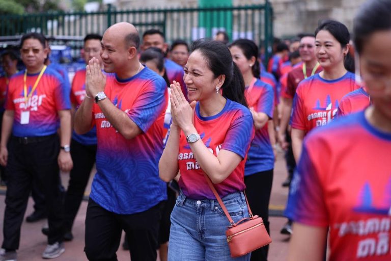«តស់!យើងរួមគ្នាច្រៀងចម្រៀងជាតិដើម្បីគាំទ្រដល់វីរកងទ័ពជួរមុខ» 🇰🇭 ពហុកីឡដ្ឋានជាតិអូឡាំពិក, ថ្ងៃទី១៩ ខែកក្កដា ឆ្នាំ២០២៥…