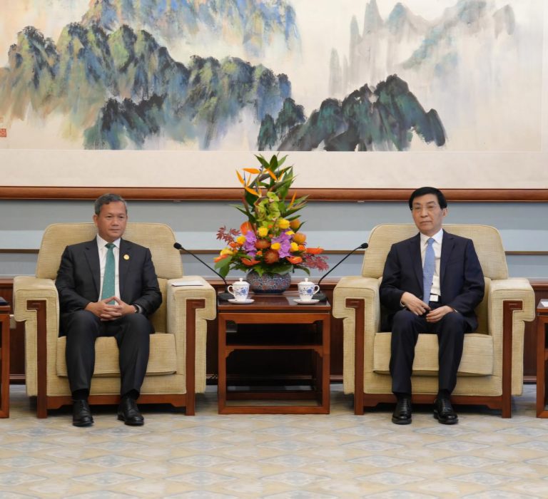 ជួបសម្តេងការគួរសមនិងពិភាក្សាការងារជាមួយ ឯកឧត្តម វ៉ាង ហ៊ូនឹង ប្រធានសភាប្រឹក្សានយោបាយប្រជាជនចិន…