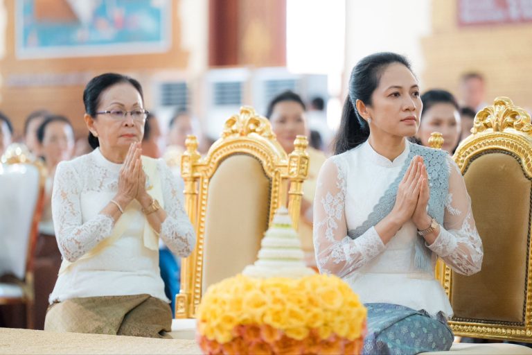 សូមជូនមគ្គផល កុសលផលបុណ្យ “ថ្ងៃបិណ្ឌទី១” ជូនដល់ពុកម៉ែ អ៊ំពូមីង បងប្អូនប្រជាជនកម្ពុជាគ្រប់ៗរូប ព្រមទាំងវីរកងទ័ពកម្ពុជាគ្រប់គ្នា…