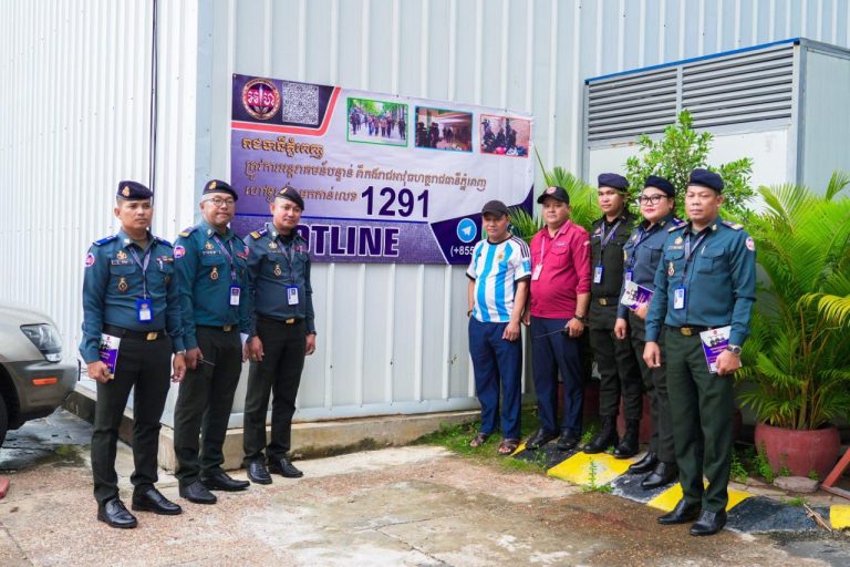 អាវុធហត្ថរាជធានីភ្នំពេញ បន្តចុះផ្សព្វផ្សាយ លេខទូរស័ព្ទបន្ទាន់១២៩១ ដល់ប្រជាពលរដ្ឋក្នុងភូមិសាស្រ្តរាជធានីភ្នំពេញ!