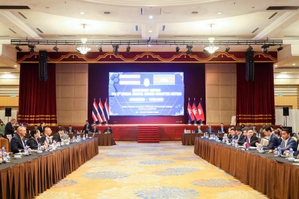 ថ្ងៃទី២១ ខែតុលា ឆ្នាំ២០២៥នេះ គឺជាថ្ងៃទីពីរ នៃកិច្ចប្រជុំក្រុមលេខាធិការគណៈកម្មាធិការព្រំដែនទូទៅកម្ពុជា-ថៃ (GBC) ដែលបានចាប់ផ្តើមហើយនៅវេលាម៉ោង ០៩:១០នាទីព្រឹកនេះ…