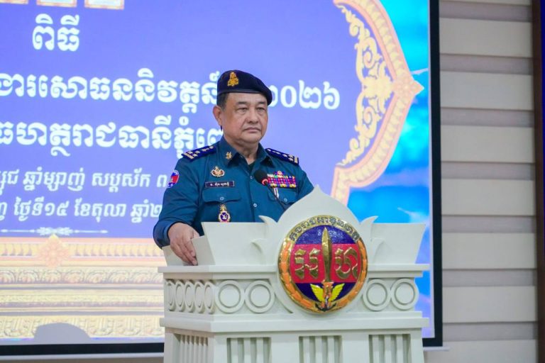 នៅព្រឹក ថ្ងៃទី១៥ ខែតុលា ឆ្នាំ២០២៥ នៅបញ្ជាការដ្ឋានកងរាជអាវុធហត្ថរាជធានីភ្នំពេញ លោកឧត្ដមសេនីយ៍ឯក សុិន សូផាន្នី មេបញ្ជាការរង ទទួលផែនកសាងកម្លាំង និងទំនាក់ទំនងកិច្ចការសាធារណៈ កងរាជអាវុធហត្ថលើផ្ទៃប្រទេស ជាប្រធានក្រុមការងារទី១ បានអញ្ជើញជាអធិបតីភាព ក្នុងពិធីប្រជុំផ្សព្វផ្សាយការងារសោធននិវត្តន៍ និងត្រួតពិនិត្យវាយតម្លៃដោយផ្ទាល់ ចំពោះយោធិនដល់អាយុចូលសោធននិវត្តន៍ ឆ្នាំ២០២៦ និងឆ្នាំ២០២៥ ចុះ…