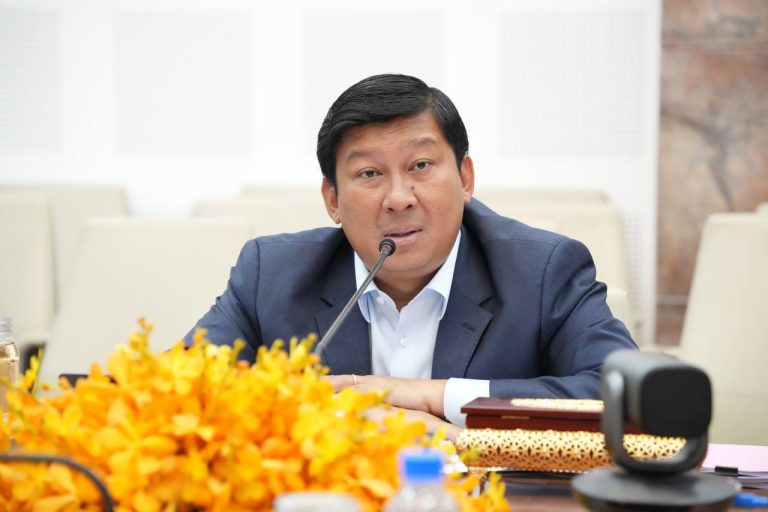 ក្រសួងរៀបចំដែនដី នគរូបនីយកម្ម និងសំណង់ បានប្រជុំពិភាក្សាជាមួយក្រសួងវប្បធម៌ និងវិចិត្រសិល្បៈ និងអាជ្ញាធរជាតិអប្សរា ដើម្បីសម្រេចចិត្តចុងក្រោយក្នុងការរៀបចំប្លង់គោលនៃការប្រើប្រាស់ដីជូនបងប្អូនប្រជាពលរដ្ឋ នៅក្នុងតំបន់បេតិកភណ្ឌពិភពលោកអង្គរ និងនៅទូទាំងប្រទេសកម្ពុជាដែលមានទីតាំងបុរាណដ្ឋាន។ …