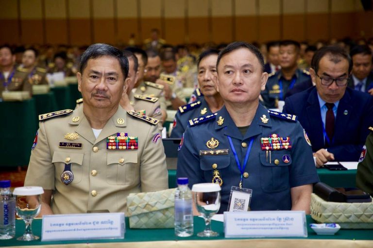 លោកឧត្តមសេនីយ៍ឯក រ័ត្ន ស្រ៊ាង មេបញ្ជាការរង កងរាជអាវុធហត្ថលើផ្ទៃប្រទេស មេបញ្ជាការ កងរាជអាវុធហត្ថរាជធានីភ្នំពេញ បានអញ្ជើញចូលរួមក្នុងពិធីបេីកសន្និបាតបូកសរុបលទ្ធផលការងារឆ្នាំ២០២៥ និងលេីកទិសដៅការងារឆ្នាំ២០២៦ របស់រដ្ឋបាលរាជធានីភ្នំពេញ…