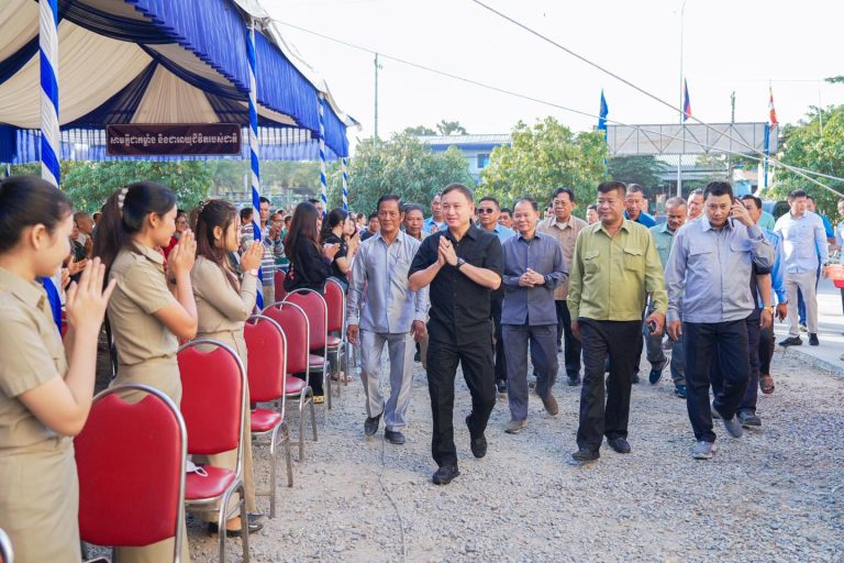 ឯកឧត្តម រ័ត្ន ស្រ៊ាង អញ្ជើញចុះផ្សព្វផ្សាយសាររបស់ សម្តេចអគ្គមហាសេនាបតីតេជោ ហ៊ុន សែន ប្រធានគណបក្សប្រជាជនកម្ពុជា ក្នុងឱកាសរំឭកខួបទី៤៧ នៃទិវាជ័យជម្នះ ៧មករា !