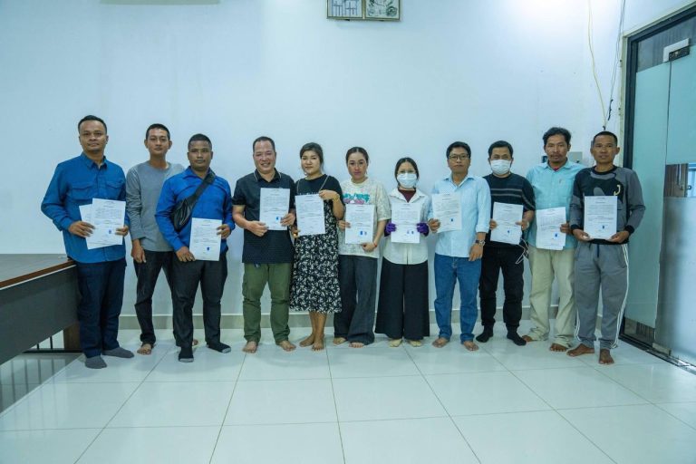 អតិថិជនចំនួន ១៨ រូប របស់បុរី ឡេង ណាវ៉ាត្រា គម្រោង៦អា បានទទួលផ្ទះ និងការជ្រើសរើសយកទីតាំងផ្ទះថ្មីតាមការសម្របសម្រួលរបស់ក្រុមការងារក្រសួងរៀបចំដែនដី នគរូបនីយកម្ម និងសំណង់ ——————————-