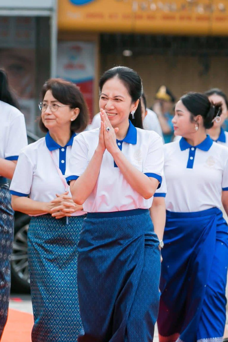 កម្លាំងកងរាជអាវុធហត្ថរាជធានីភ្នំពេញ ចូលរួមការពារសន្តិសុខ សុវត្ថិភាព រក្សាសណ្តាប់ធ្នាប់ ក្នុងព្រឹត្តិការណ៍ដើរ “ដើម្បីសន្តិភាពយូរអង្វែង សម្រាប់យើងទាំងអស់គ្នា” ក្នុងយុទ្ធនាការអបអរសាទរខួបលើកទី១១៥ ទិវាអន្តរជាតិនារី ៨មីនា ឆ្នាំ២០២៦ ដែលពិធីដើរចាប់ផ្តើមពីមុខវត្តបទុមវតី ឆ្ពោះទៅវត្តភ្នំ ក្នុងរាជធានីភ្នំពេញ ក្រោមអធិបតីភាព លោកជំទាវបណ្ឌិត ពេជ ចន្ទមុន្នី ហ៊ុនម៉ាណែត…